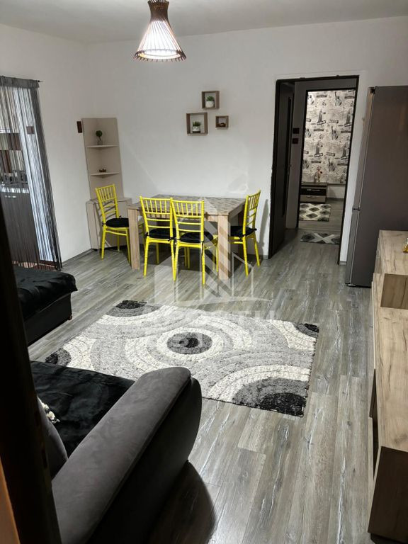 Apartament cu 3 camere, centrala proprie, in zona Lipovei