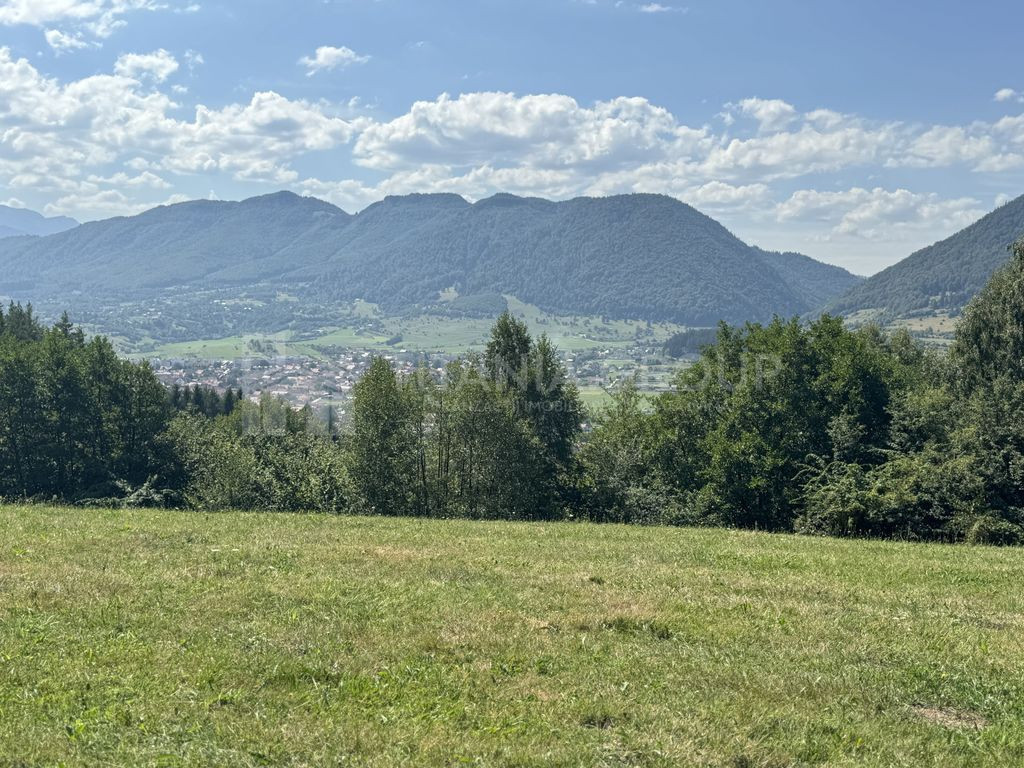 Platou montan, 6631 mp intravilan, electricitate, langa p...