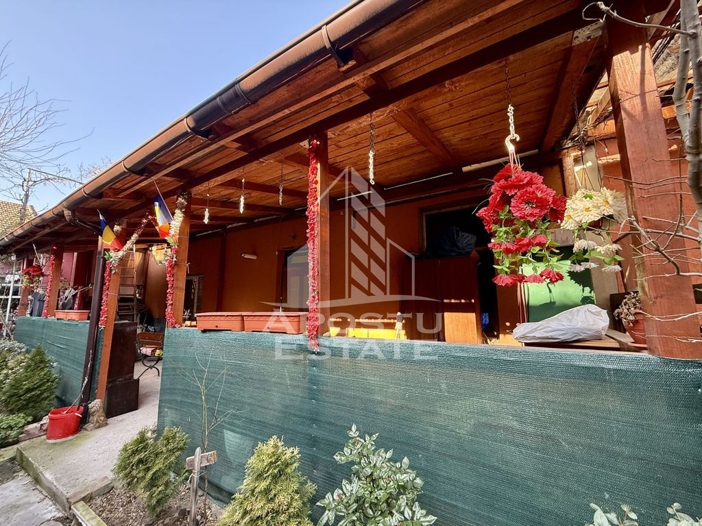 Casa curte comuna, 2 camere, terasa acoperita, centrala, ...