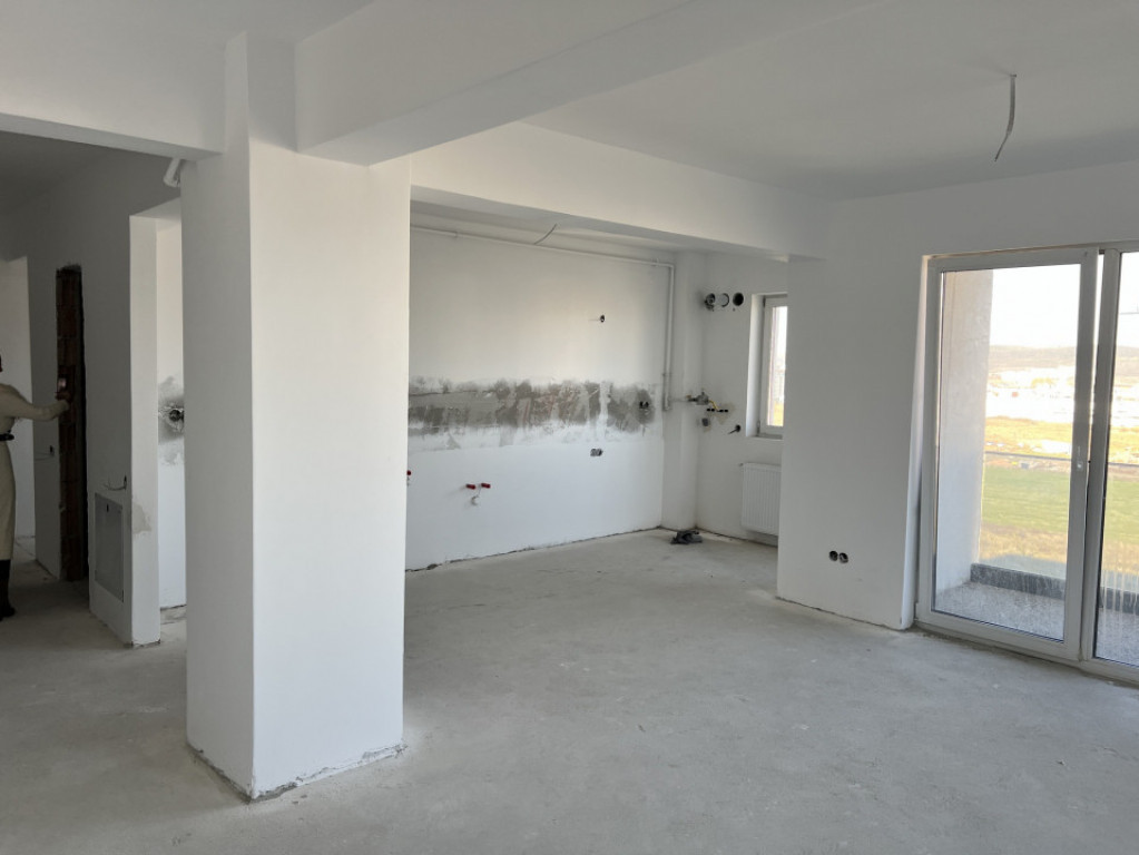 Ap nou 3 camere zona Dedeman-Avantgarden et 5/9 lift
