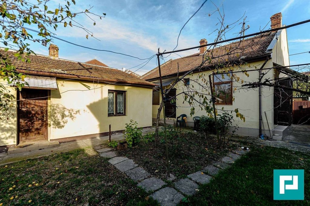 Casă cu teren în Pârneava