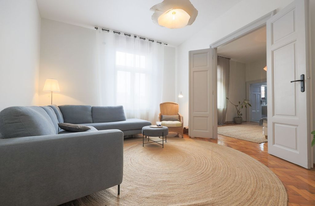 Apartament unic în Arad – Ultracentral, liniște, priv...