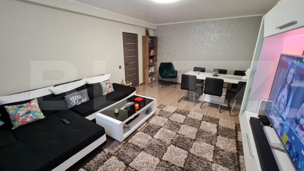 Apartament La Cheie decomandat cu 2 camere, 56 mp, zona Intr