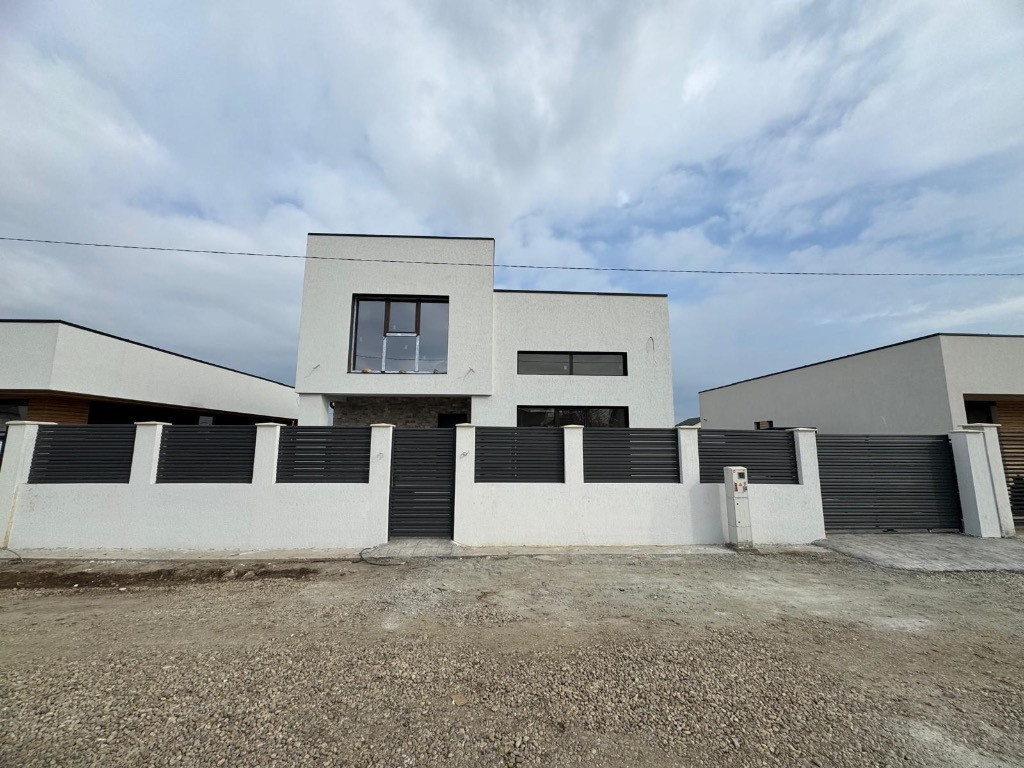 ???? Vilă Modernă în Comuna Berceni, Living cu TAVAN INALT