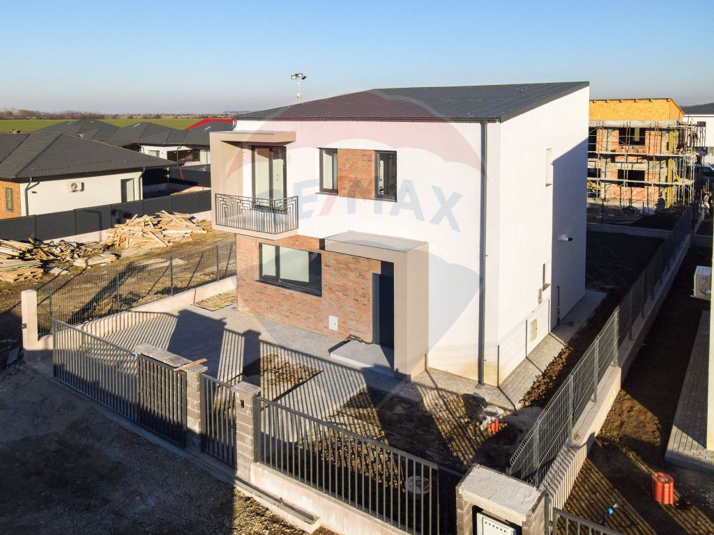 Casă individuală P+1 cu terasă și curte generoasă I ...