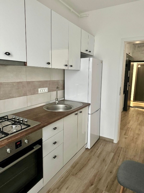 Garsoniera - M. Aparatorii Patriei - Dr. Jilavei - Parcare inclusa - 6