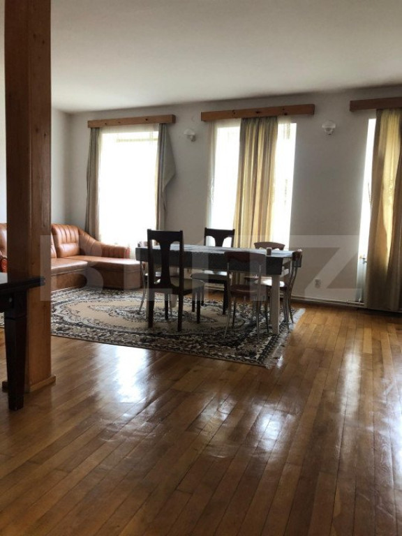 Casa de vanzare, cu 7 camere, 350 mp u & 2850 mp teren