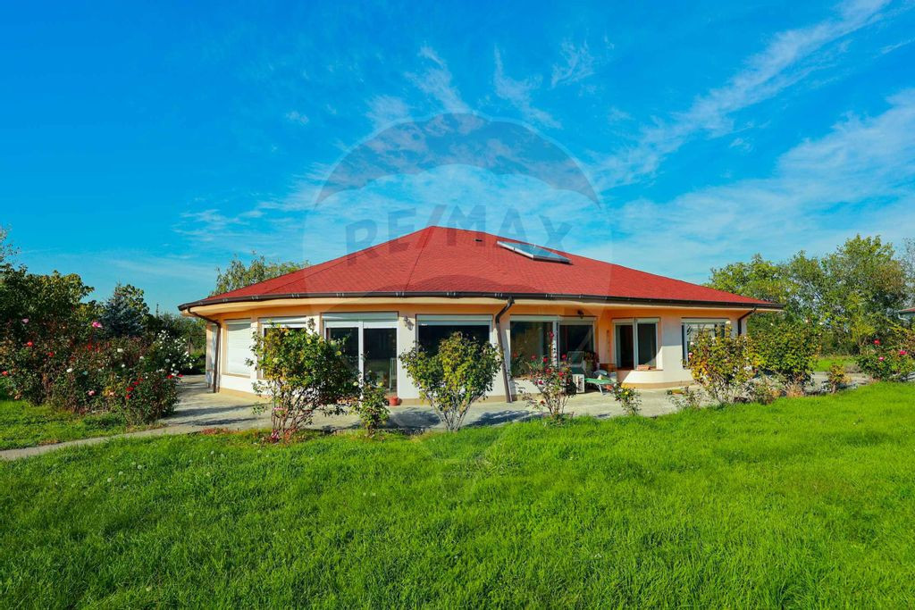 De vânzare Casă 1 nivel, teren 2000mp Sânmartin