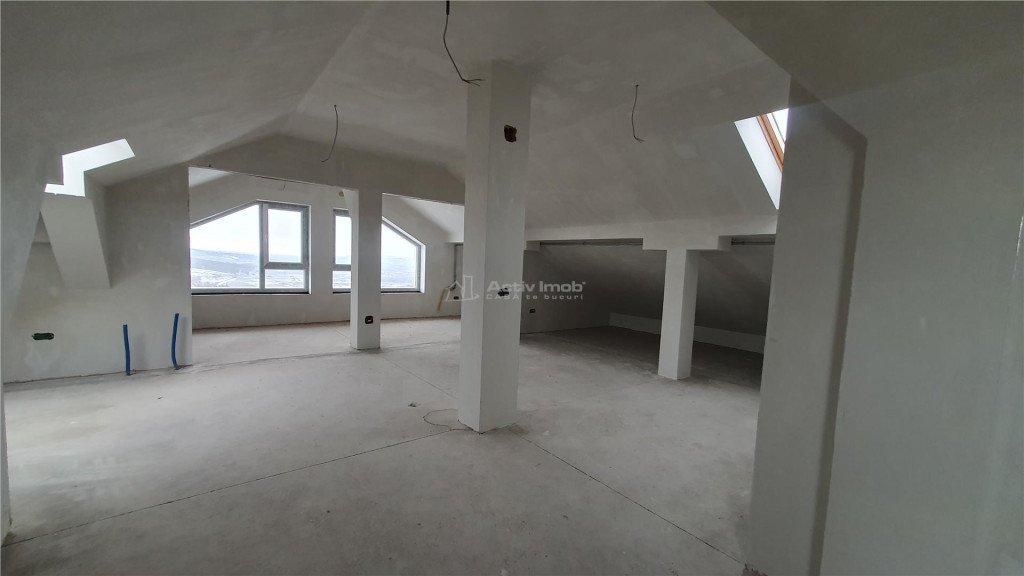 Apartament la mansarda - Bloc Nou - 183 mp - 3 camere - Zamc