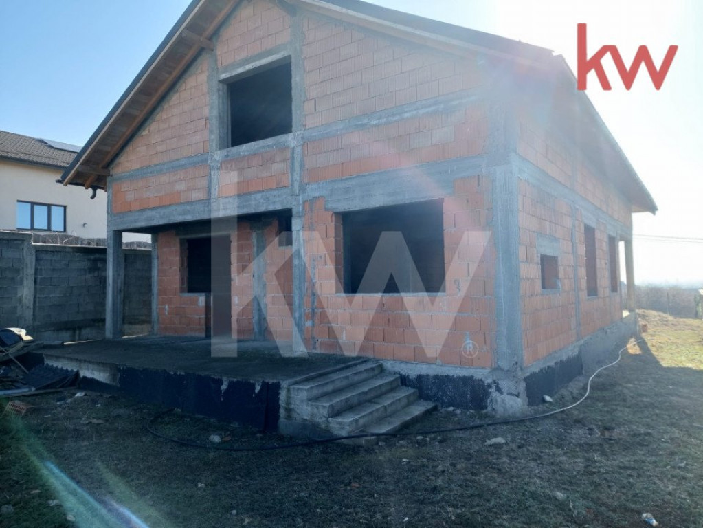 Casa spatiosa, la roșu, toate utilitățile, Simnicul de jo