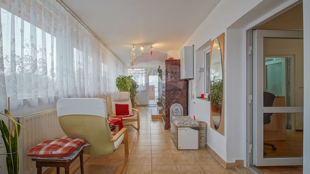 Casă cu 3 camere și dependințe de vânzare în Ozun, t...