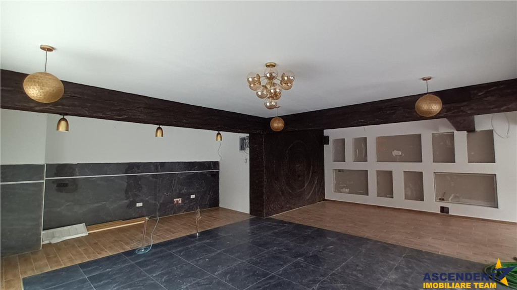 Spatiu comercial amenajat, cu vad si chirie consistenta ,zon