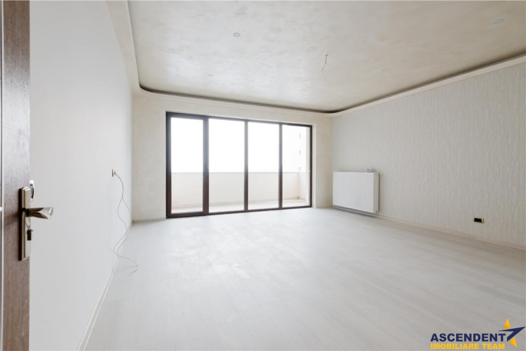 Apartament deosebit, suprafata generoasa, zona Coresi, Isara