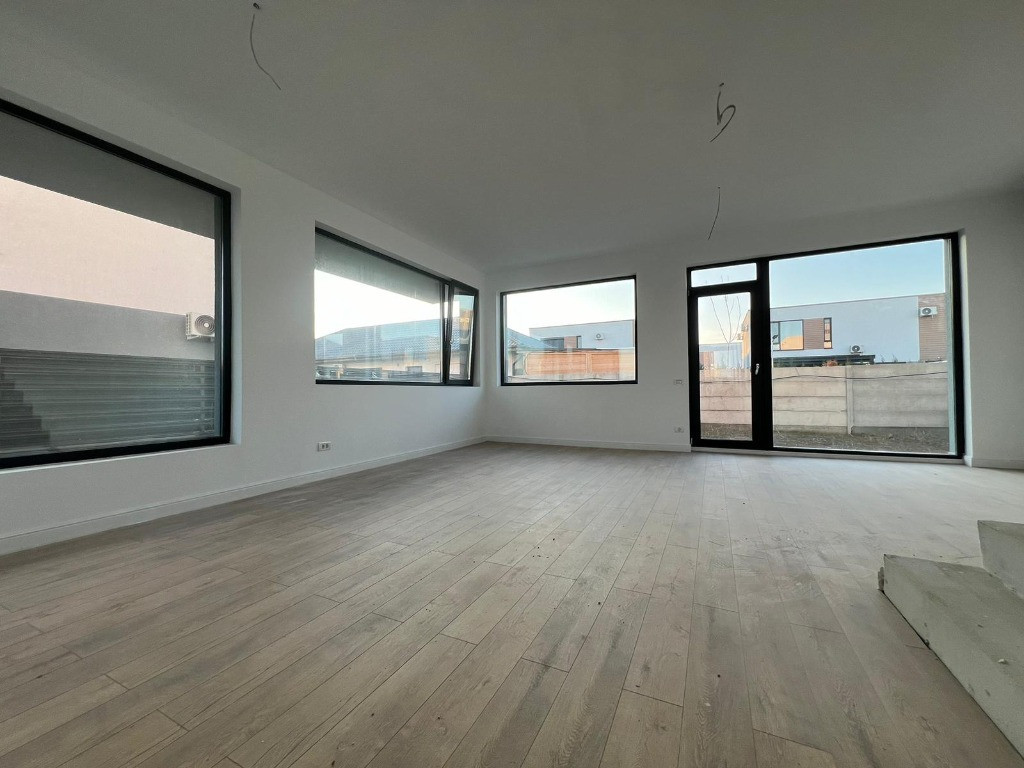 TEREN 300 MP, 4 camere, incalzire pardoseala, LA CHEIE!