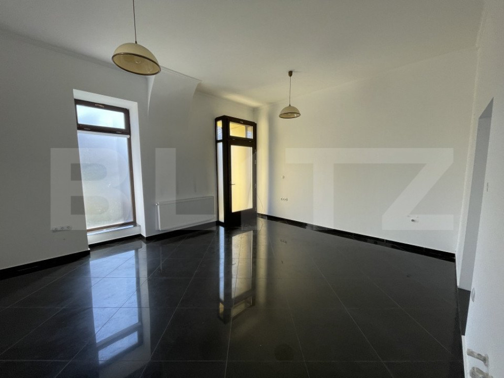 Spatiu comercial de inchiriat, 2 incaperi, 40 mp, zona Centr