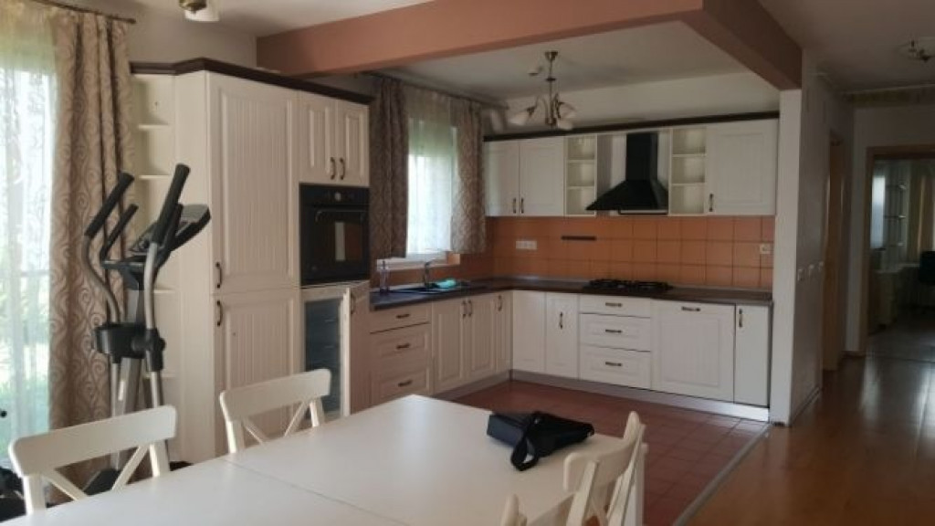 Inchiriez apartament 3 camere Chitila, 95 mp,terasa 200 mp, 750euro