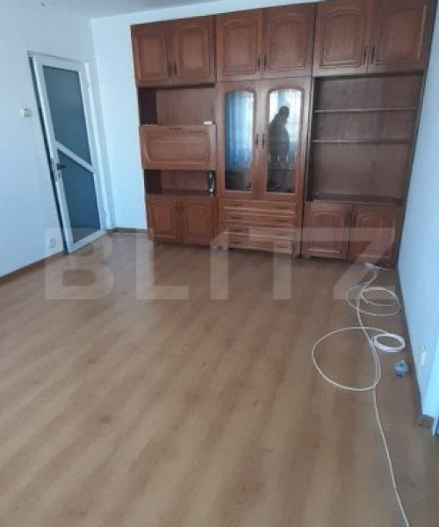 Apartament de vanzare, cu 3 camere, 48 mp, zona Micro 11