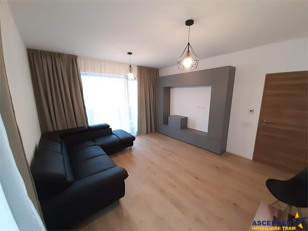 Decomandat, cu terasa de 21mp, mobilat si utilat, Cosmopolit