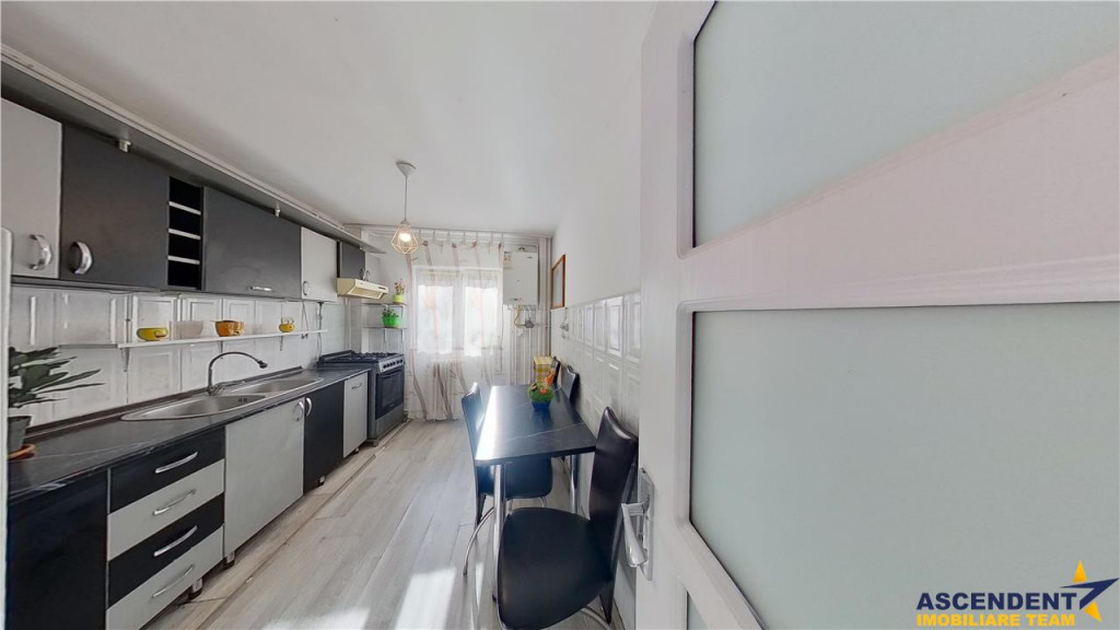 Exploreaza Virtual! Apartament 3 camere decomandat, zona Rac