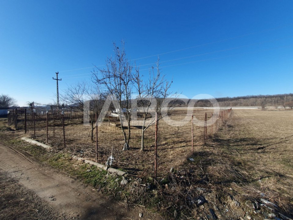 Teren extravilan 1400 mp front stradal 17 m zona Cinepi