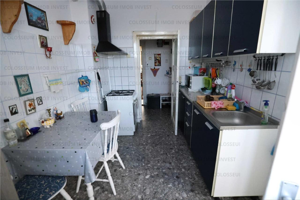 Apartament 2 camere, decomandat - zona Calea Bucuresti..