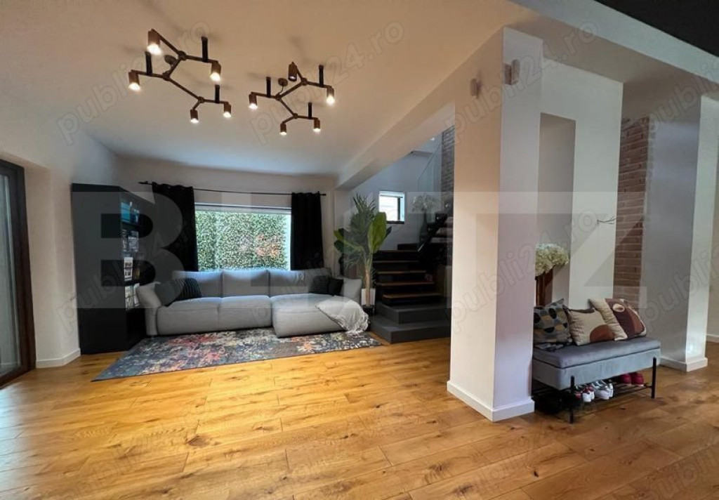 Apartament de lux cu 4 camere, 170 mp, terasă și curte pri