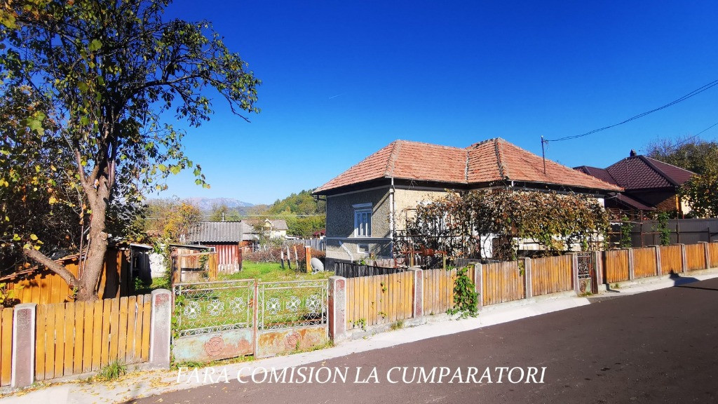 CASA CU TEREN 1180 MP, APROAPE DE BAILE GOVORA