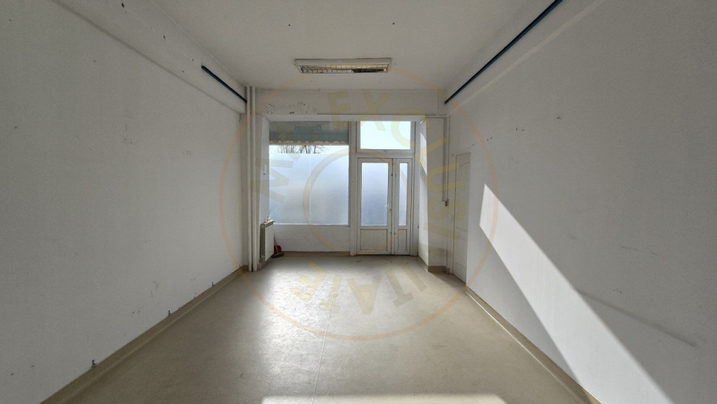 Spatiu comercial cu acces stradal, curent trifazic, pentru d