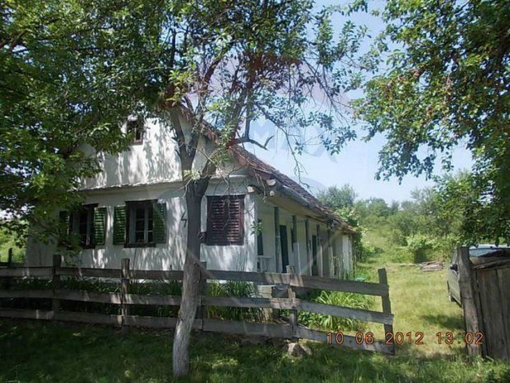 Teren 2877 mp, cu casă bătrânească de vânzare, BOGDA...