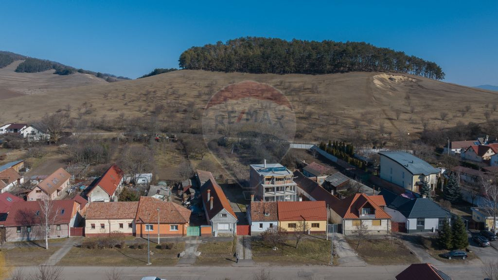 Casă de vânzare în Sânpetru-la baza rezervației natu...