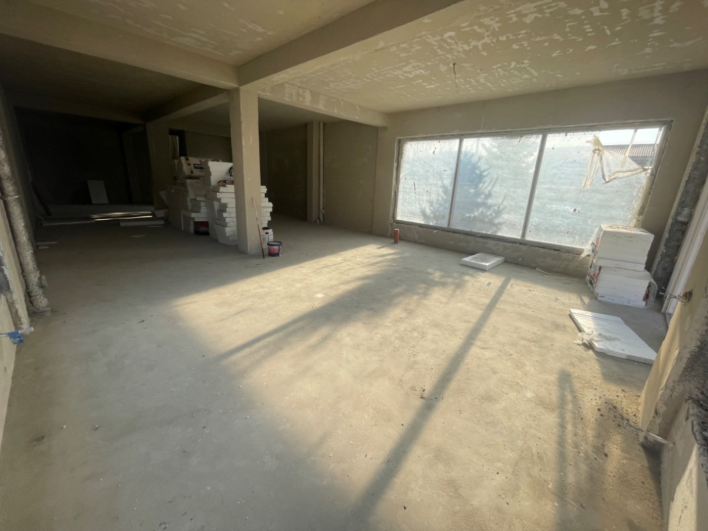 Spatiu comercial 109,54 mp + teren 222 mp + 2 locuri de p...