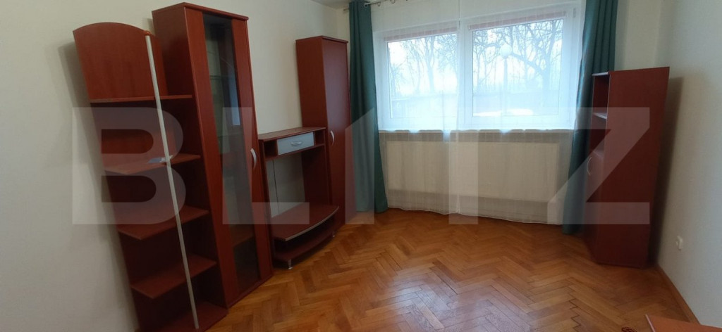 Apartament de inchiriat, cu 3 camere, 72 mp, zona Cornisa