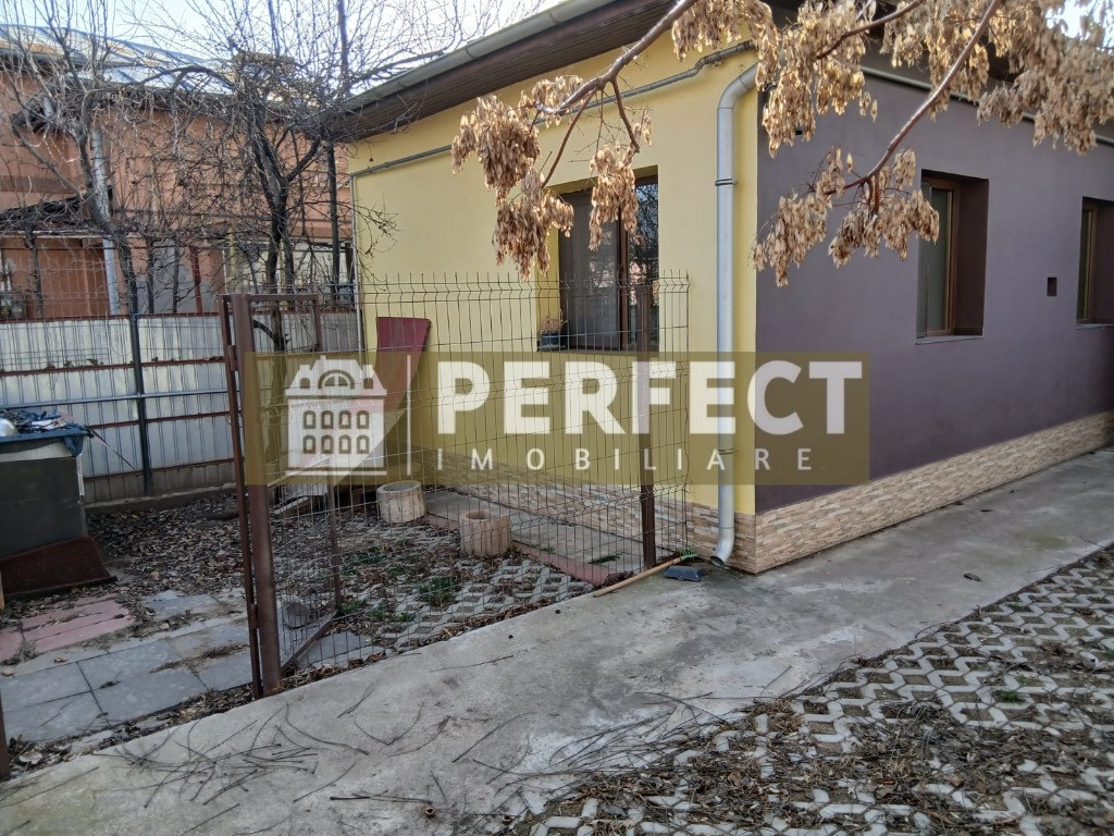 ZONA CENTRALA Casa cu teren cu deschidere 20ml,PRET 110.000euro
