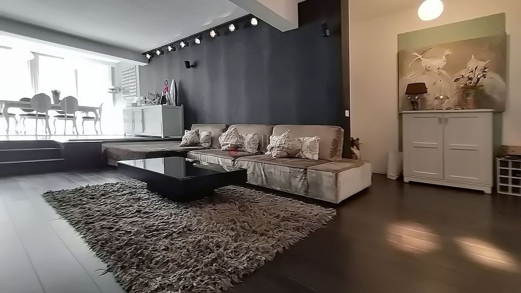 Arhitectura Moderna In Centrul Brasovului