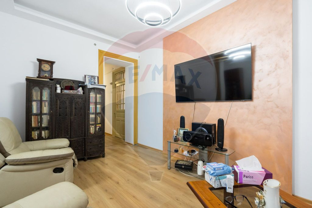 Apartament cu 4 camere de vânzare în zona Natiunile Unite
