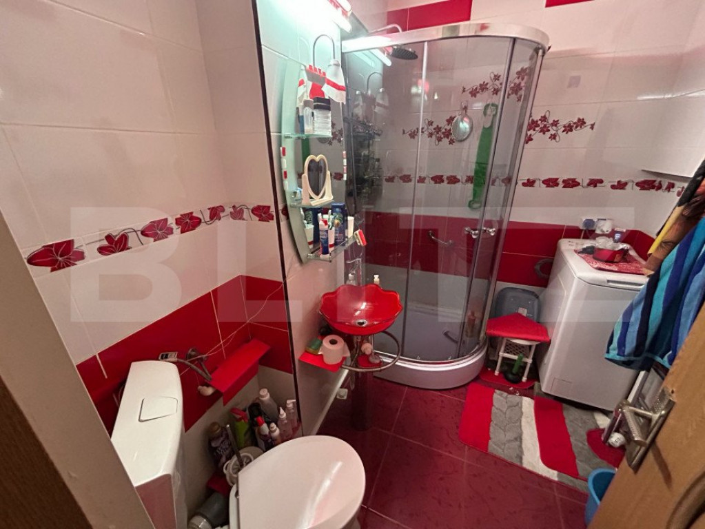 Apartament 3 camere, 67 mp, decomandat etaj 2, zona Cetate