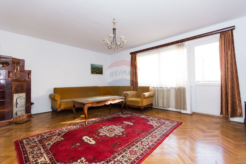 Casă elegantă cu 3 dormitoare, living spațios, mansard...