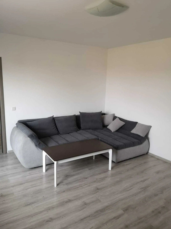 Apartament cu 4 camere, decomandat - zona Brasovul Vechi