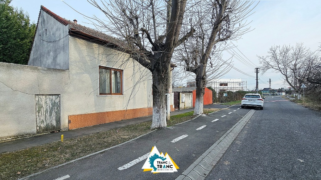 Proprietate compusa din 2 corpuricu teren de 642 mp, in Subcetate