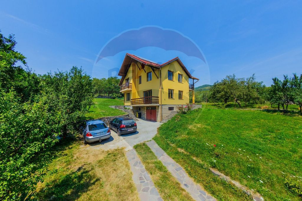 Vila de închiriat cu priveliște superbă în Cicârlău