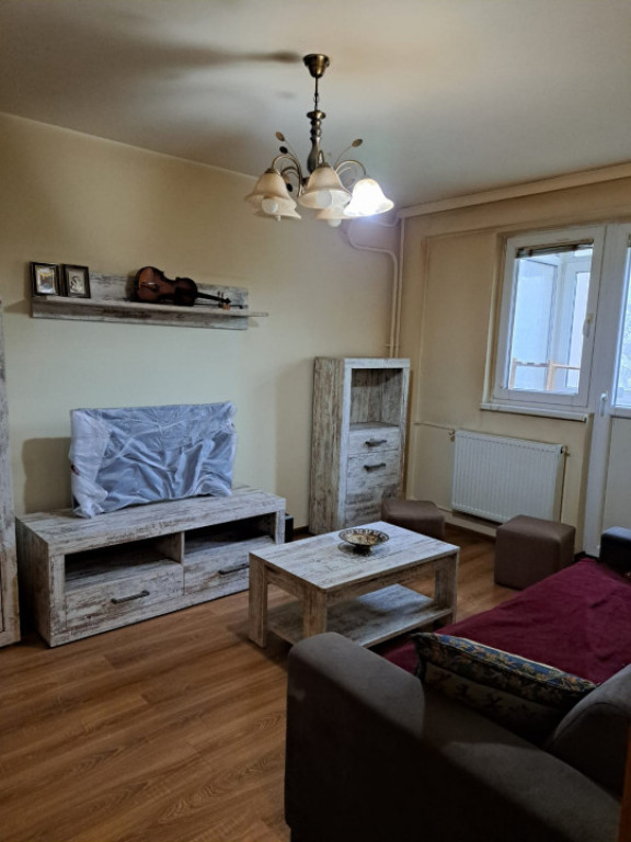 2 camere decomandat 4/10 renovat Drumul Taberei, Romancieril