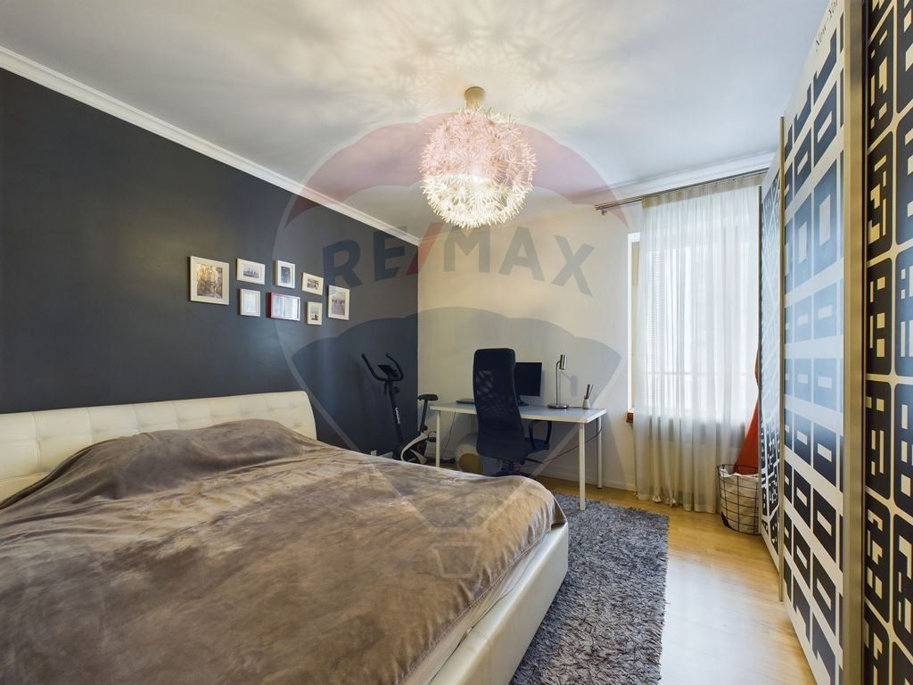 Apartament cu 3 camere de vanzare + loc de parcare in Asm...