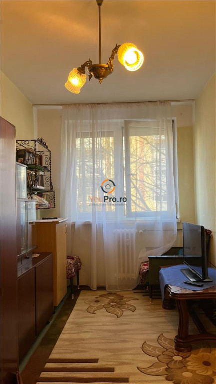 Apartament Etaj 1 zona Velenta