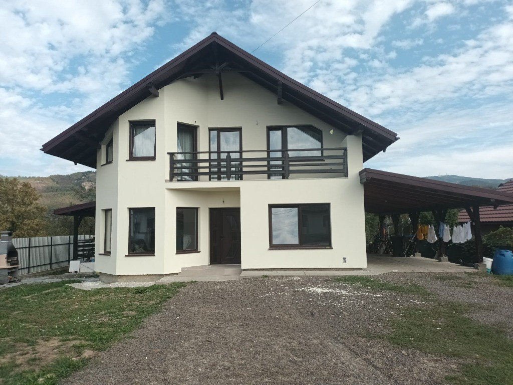 Baia Sprie, zona buna, casa finisata, 10 ari