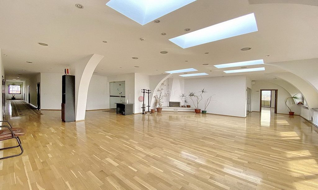 Central - Suprafata Generoasa