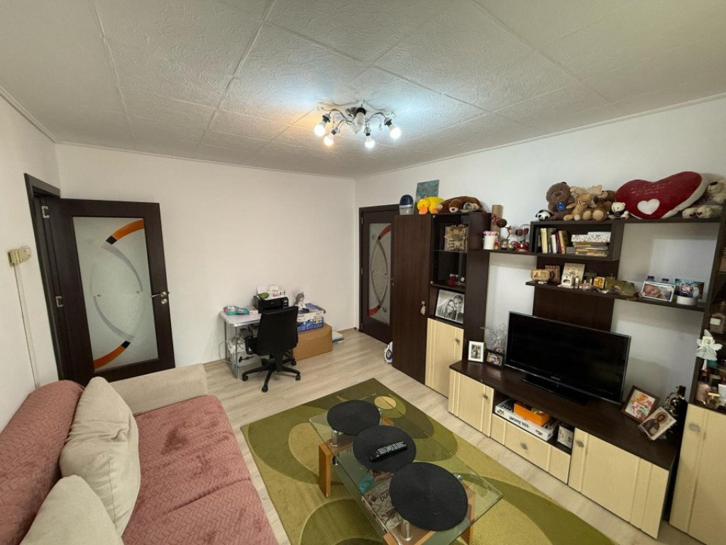 Apartament de vanzare, cu 2 camere, 42 mp, zona Vasile Aaron
