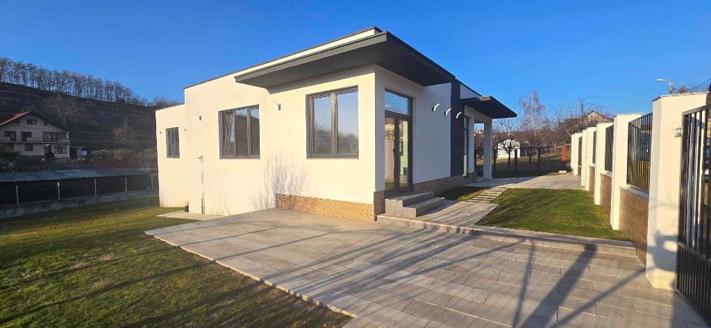 Casa noua de vanzare, zona dealuri, str.paralela Gh.Doja
