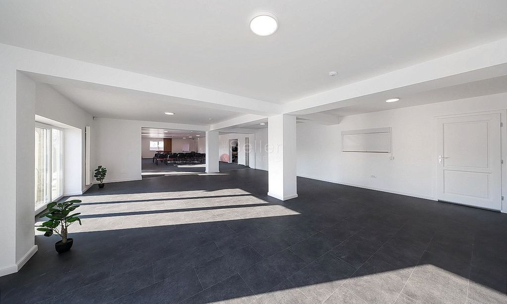 Vila Cu Multiple Destinatii