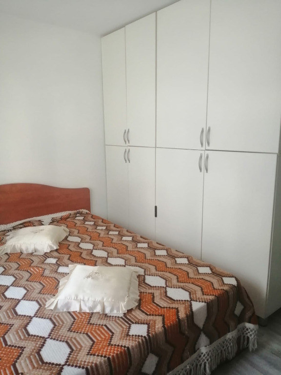 Apartament doua camere semidecomandat, mobilat utilat, parter, Carpati