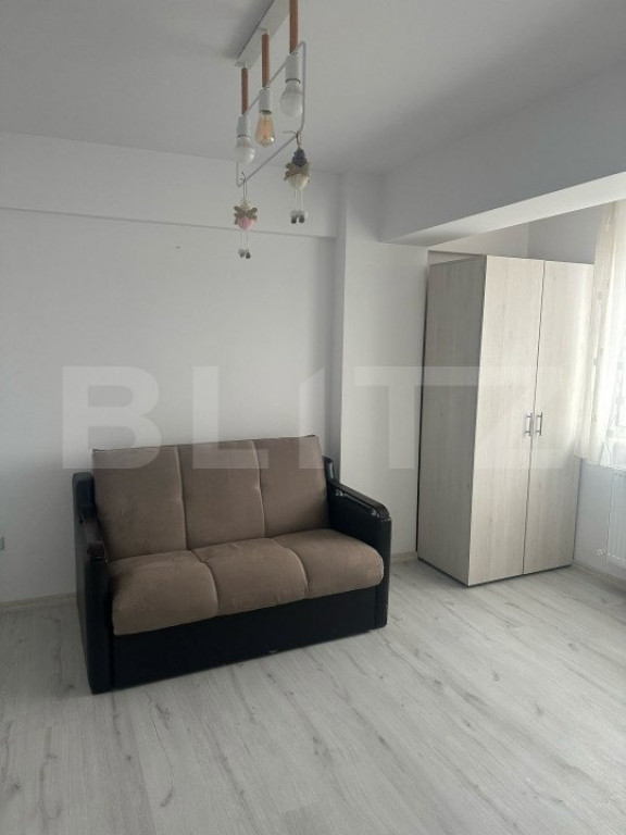 Garsoniera de inchiriat, 36 mp utili, etaj intermediar, zona